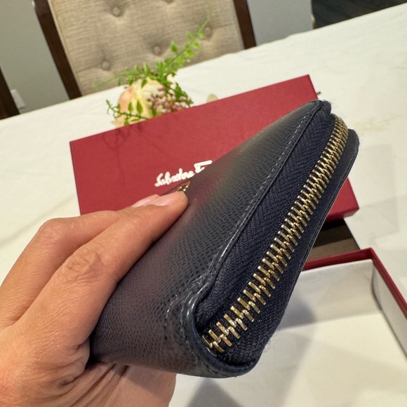 Authentic Salvatore Ferragamo zippy wallet with box - Picture 12 of 12